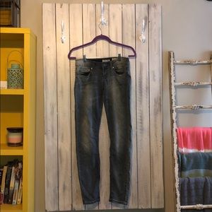 3️⃣ for 4️⃣0️⃣💰Indigo Rein Skinny Jeans 👖